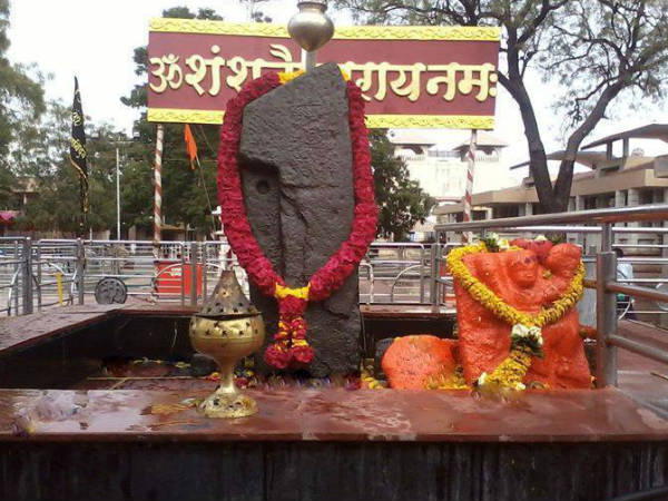 Devotees throng Shani temple Devotees throng Shani temple