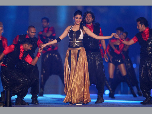 Bollywood actress Anushka Sharma performs at IPL 2015 opening ceremony in Kolkata Bollywood actress Anushka Sharma performs at IPL 2015 opening ceremony in Kolkata