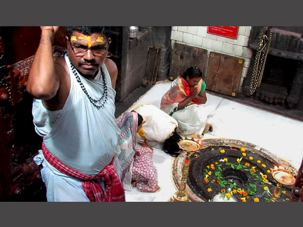 Three women including Swaraj organisation chief vanita Gutte perform prayers Triambakeshwar temple, in Nasik. Three women including Swaraj organisation chief vanita Gutte perform prayers Triambakeshwar temple, in Nasik.