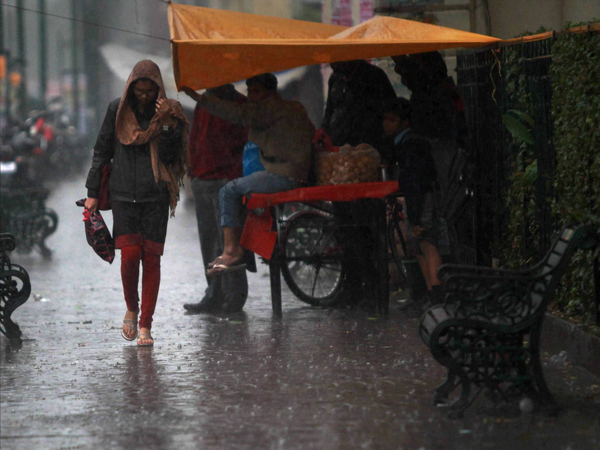 Heavy rainfall in Himachal, temperatures plummet sharply. Heavy rainfall in Himachal, temperatures plummet sharply.