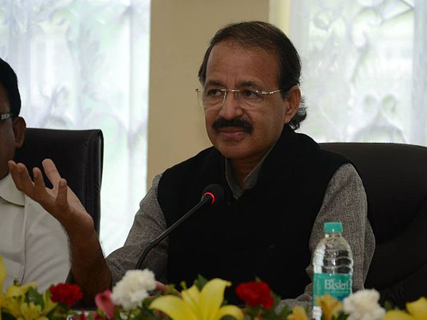 Rashid Alvi kicks up row with controversial remarks over PM Modi: Here's what he said. Rashid Alvi kicks up row with controversial remarks over PM Modi: Here's what he said.