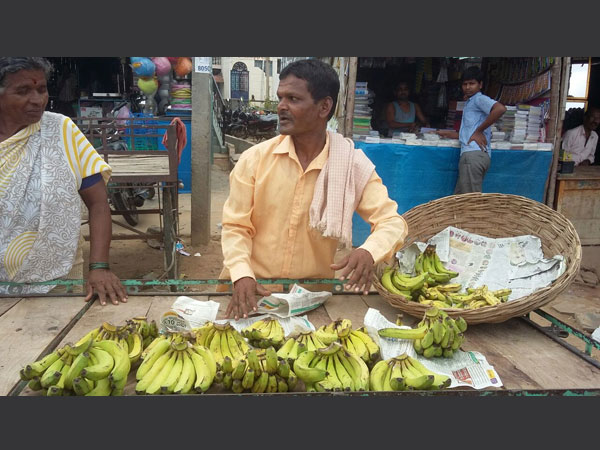Food packed in newspapers slowly poisoning Indians: FSSAI Food packed in newspapers slowly poisoning Indians: FSSAI