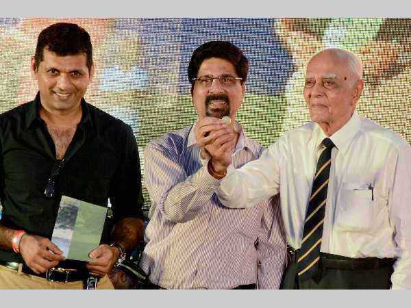 File photo: Deepak Shodhan (right) with Kris Srikkanth (centre), shows a gold coin during the celebration of 150 years of Eden Gardens in Kolkata on October 19, 2014. Also seen is former India batsman Debang Gandhi. File photo: Deepak Shodhan (right) with Kris Srikkanth (centre), shows a gold coin during the celebration of 150 years of Eden Gardens in Kolkata on October 19, 2014. Also seen is former India batsman Debang Gandhi.