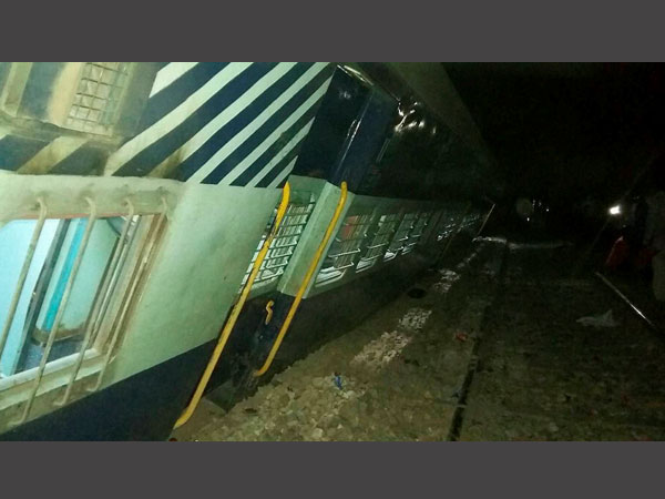 Eight coaches of Delhi-Faizabad Express derailed near Garhmukteshwar in Hapur district in Uttar Pradesh. Eight coaches of Delhi-Faizabad Express derailed near Garhmukteshwar in Hapur district in Uttar Pradesh.