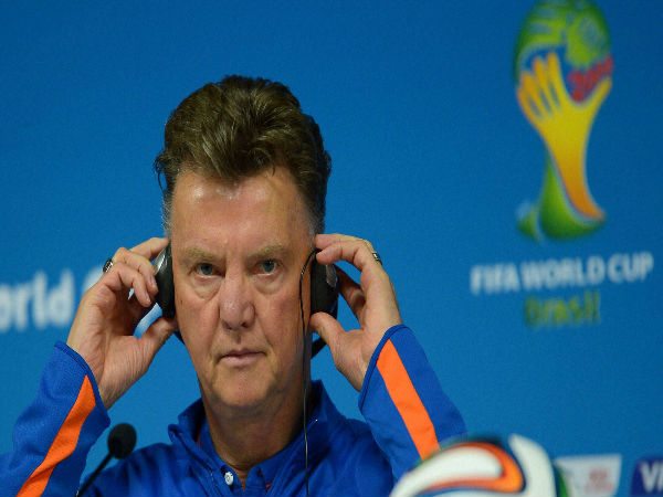 Louis Van Gaal booed as Manchester United sign off in fifth Louis Van Gaal booed as Manchester United sign off in fifth