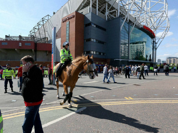 Manchester United blame contractor for fake bomb 'fiasco' Manchester United blame contractor for fake bomb 'fiasco'