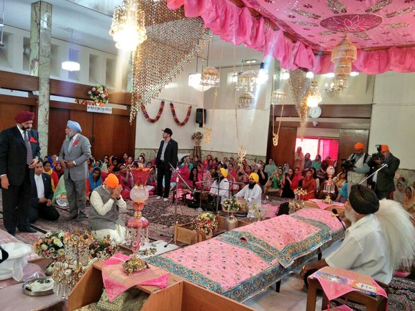 PM Narendra Modi arrives in Iran, offers prayer at a Gurudwara PM Narendra Modi arrives in Iran, offers prayer at a Gurudwara