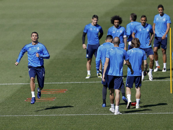 Injury sidelines Real Madrid's Rafael Varene from Champions League final Injury sidelines Real Madrid's Rafael Varene from Champions League final