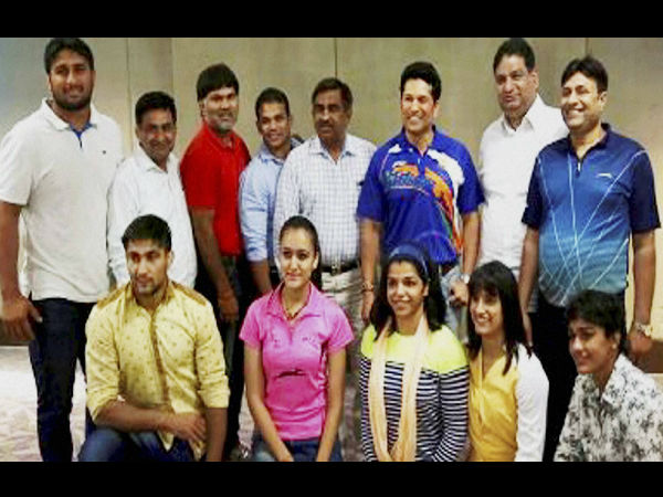 Sachin Tendulkar meets Rio-bound wrestlers, boosts morale Sachin Tendulkar meets Rio-bound wrestlers, boosts morale