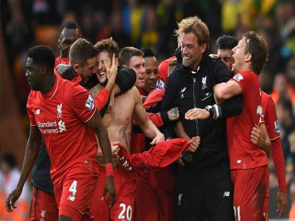 Jurgen Klopp (in black) celebrates with Liverpool players Jurgen Klopp (in black) celebrates with Liverpool players