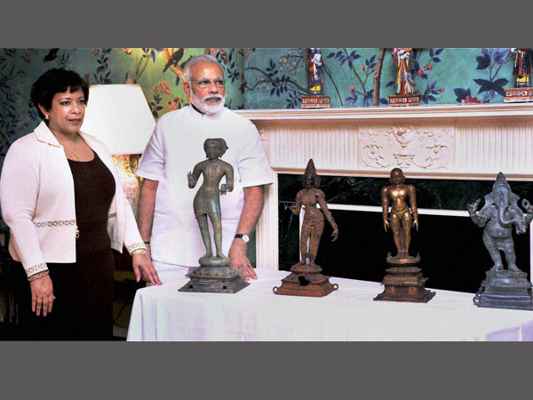 Prime Minister Narendra Modi with US Attorney General Lorett Lynch during the ceremony for return of idols in Washington DC on Monday. These priceless artifacts were stolen from museums and temples and then smuggled into the US. Prime Minister Narendra Modi with US Attorney General Lorett Lynch during the ceremony for return of idols in Washington DC on Monday. These priceless artifacts were stolen from museums and temples and then smuggled into the US.