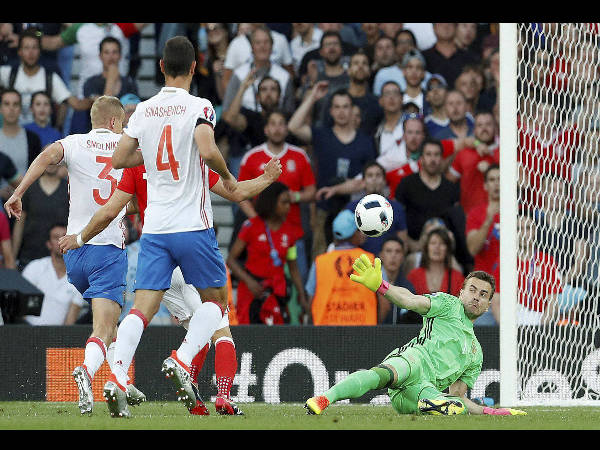 Wales' Aaron Ramsey, second from left, scores his side's first goal during the Euro 2016 Group B soccer match between Russia and Wales at the Stadium municipal in Toulouse, France, on June 20, 2016. Wales' Aaron Ramsey, second from left, scores his side's first goal during the Euro 2016 Group B soccer match between Russia and Wales at the Stadium municipal in Toulouse, France, on June 20, 2016.