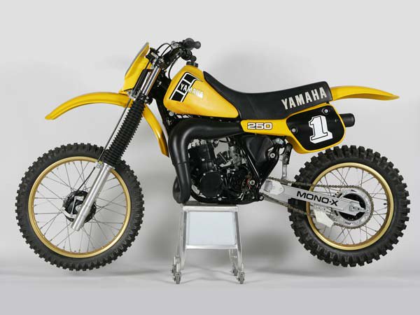 UP:Yamaha's casual workers stage prote UP:Yamaha's casual workers stage prote