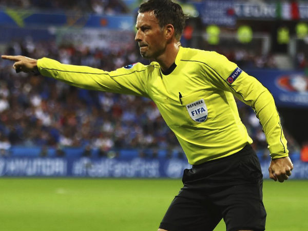 Mark Clattenburg to referee Euro 2016 final (Image courtesy: UEFA twitter handle) Mark Clattenburg to referee Euro 2016 final (Image courtesy: UEFA twitter handle)