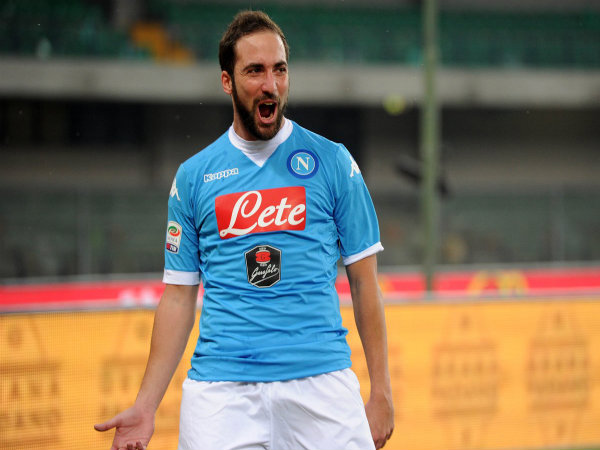 Gonzalo Higuain in action for Napoli Gonzalo Higuain in action for Napoli