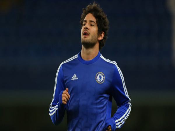 Alexandre Pato in Chelsea colours (Image courtesy: The Sun twitter handle) Alexandre Pato in Chelsea colours (Image courtesy: The Sun twitter handle)