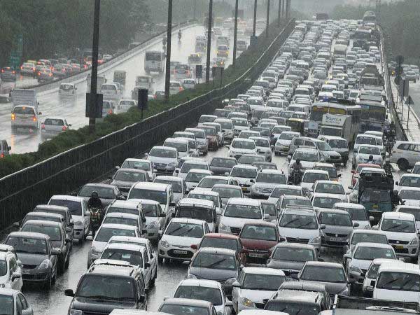 Gurgaon: Massive traffic jams on NH-8 Gurgaon: Massive traffic jams on NH-8