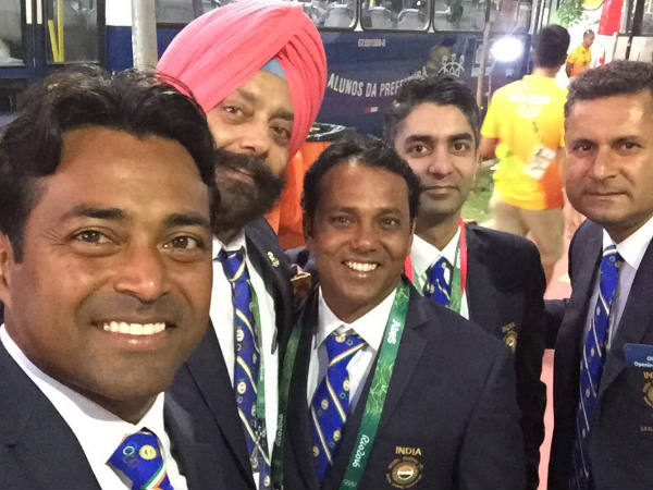 Leander Paes (left)