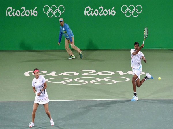 Sania Mirza-Rohan Bopanna during a mixed doubles Andy Murray and Heather Watson of Great Britain Sania Mirza-Rohan Bopanna during a mixed doubles Andy Murray and Heather Watson of Great Britain