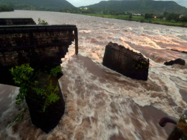 Maha bridge collapse:14 bodies recovered Maha bridge collapse:14 bodies recovered