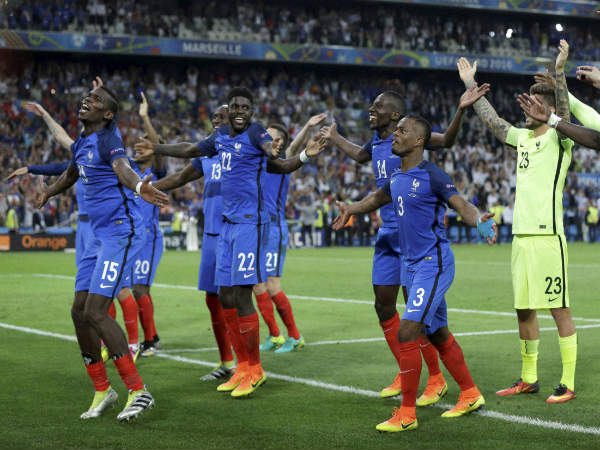France players celebrate after qualifying for the Euro 2016 final France players celebrate after qualifying for the Euro 2016 final