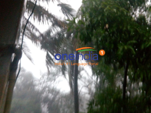 Heavy rains batter Himachal Pradesh, blocks highways. Heavy rains batter Himachal Pradesh, blocks highways.
