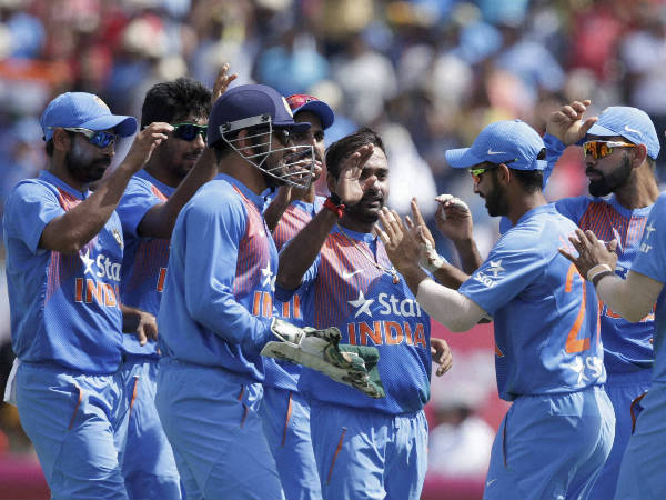 DHoni (third left) and his team-mates celebrate a wicket during the 2nd T20I DHoni (third left) and his team-mates celebrate a wicket during the 2nd T20I