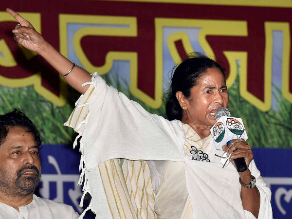 Narada sting: HC stays Kolkata Police probe into it. Narada sting: HC stays Kolkata Police probe into it.