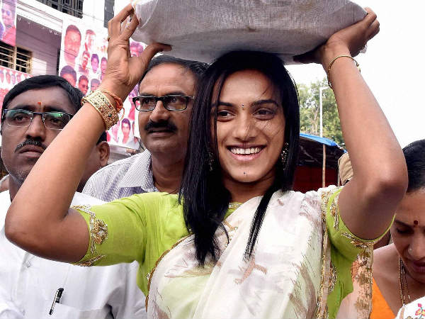 Olympic Silver Medalist P V Sindhu visits Akkanna Maddanna Mahankali temple in old city of Hyderabad Olympic Silver Medalist P V Sindhu visits Akkanna Maddanna Mahankali temple in old city of Hyderabad