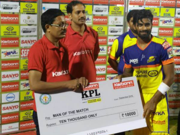Akshay Kodoth (right) receives his Man-of-the-match cheque Akshay Kodoth (right) receives his Man-of-the-match cheque