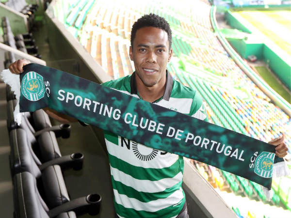 Elias unveiled at Sporting Lison (Image courtesy: Sporting CP Twitter) Elias unveiled at Sporting Lison (Image courtesy: Sporting CP Twitter)