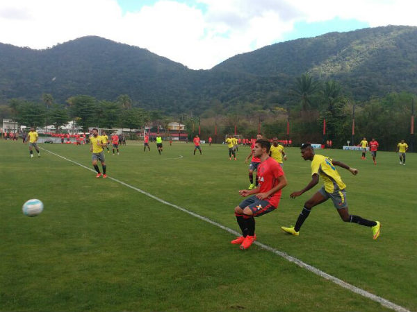 Goa and Flamengo players in action during their match Goa and Flamengo players in action during their match