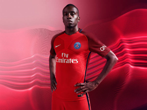 Blaise Matuidi flaunting new PSG's new kit (Image courtesy: Blaise Matuidi Twitter handle) Blaise Matuidi flaunting new PSG's new kit (Image courtesy: Blaise Matuidi Twitter handle)