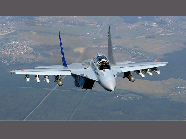 A MiG-35 flies over Moscow A MiG-35 flies over Moscow