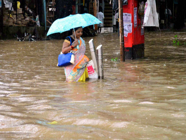 Rains lash Mumbai for 6th day in row Rains lash Mumbai for 6th day in row