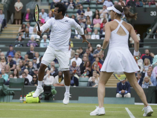Leander Paes (left) and Martina Hingis Leander Paes (left) and Martina Hingis