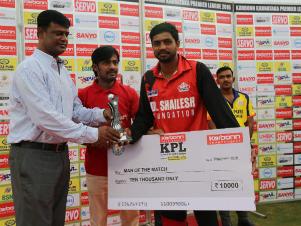Rohan Kadam (right) receives his Man-of-the-match award from former Test fast bowler Dodda Ganesh Rohan Kadam (right) receives his Man-of-the-match award from former Test fast bowler Dodda Ganesh