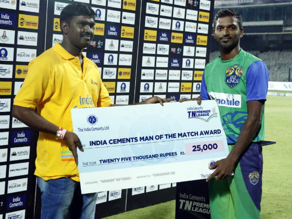 Sivakumar (right) with his Man-of-the-match cheque Sivakumar (right) with his Man-of-the-match cheque
