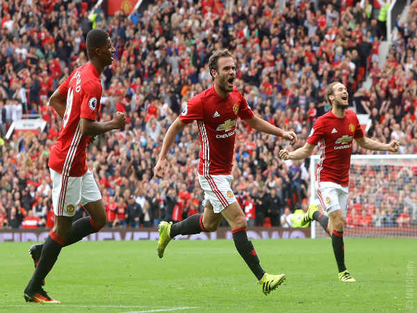 Manchester United players celebrate (Image courtesy: Manchester United Twitter handle) Manchester United players celebrate (Image courtesy: Manchester United Twitter handle)