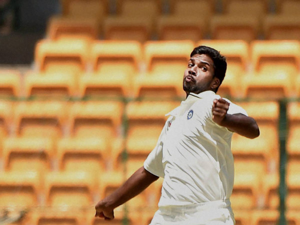 Speedster Varun Aaron (3/41) came up with timely blows Speedster Varun Aaron (3/41) came up with timely blows