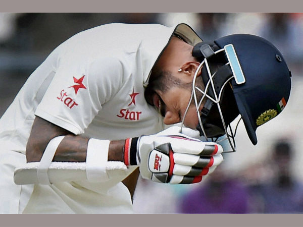 Boult injures Shikhar's thumb