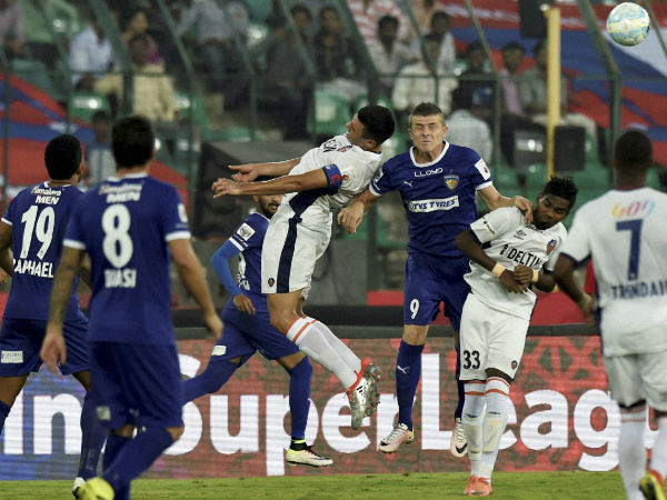 Chennaiyin FC and FC Goa players in action during their ISL match at Jawaharlal Nehru Stadium in Chennai on Thursday. Chennaiyin FC and FC Goa players in action during their ISL match at Jawaharlal Nehru Stadium in Chennai on Thursday.