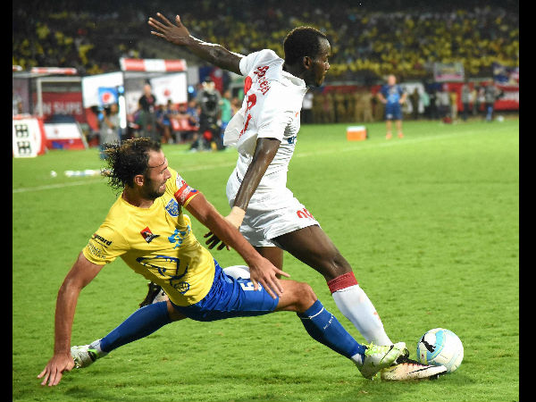 Players of Kerala Blasters FC ( Yellow Jersey) and Delhi Dynamos FC in action during the match of the 3rd season of Indian Super League ( ISL) 2016 in Kochi on Sunday. Players of Kerala Blasters FC ( Yellow Jersey) and Delhi Dynamos FC in action during the match of the 3rd season of Indian Super League ( ISL) 2016 in Kochi on Sunday.