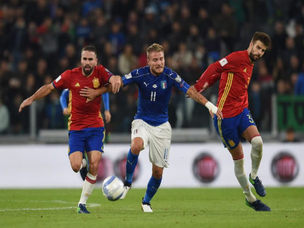 Italy (blue) and Spain (red) players (Image courtesy: Italy Twitter handle) Italy (blue) and Spain (red) players (Image courtesy: Italy Twitter handle)