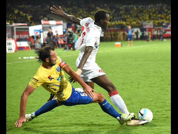 Players of Kerala Blasters FC ( Yellow Jersey) and Delhi Dynamos FC in action during the match of the 3rd season of Indian Super League ( ISL) 2016 in Kochi on Sunday. Players of Kerala Blasters FC ( Yellow Jersey) and Delhi Dynamos FC in action during the match of the 3rd season of Indian Super League ( ISL) 2016 in Kochi on Sunday.
