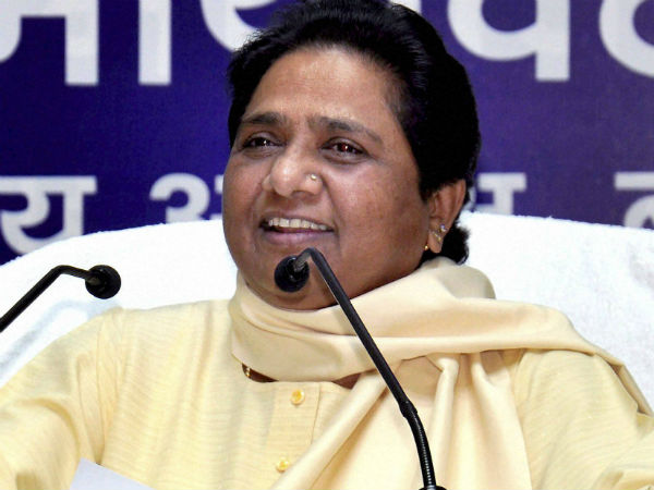 Smartphone: Mayawati hits out at SP Smartphone: Mayawati hits out at SP