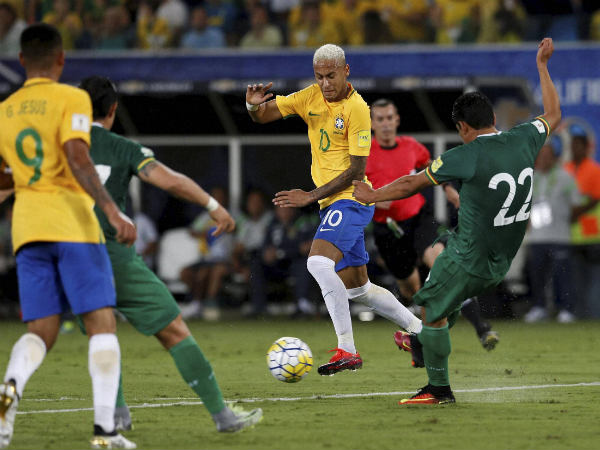 Neymar in action against Bolivia Neymar in action against Bolivia