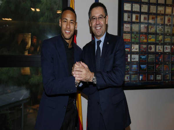 Neymar (left) with Barcelona president Josep Bartomeu (Image courtesy: FC Barcelona Twitter handle) Neymar (left) with Barcelona president Josep Bartomeu (Image courtesy: FC Barcelona Twitter handle)