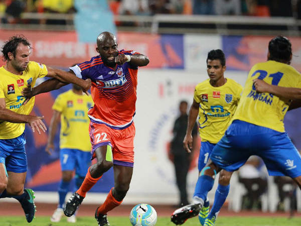 FC Pune City (orange) and Kerala Blasters (Image courtesy: ISL Twitter handle) FC Pune City (orange) and Kerala Blasters (Image courtesy: ISL Twitter handle)