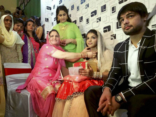 Sakshi Malik got engaged to wrestler Satyawart Kadian at her residence in Rohtak on Sunday. Sakshi Malik got engaged to wrestler Satyawart Kadian at her residence in Rohtak on Sunday.